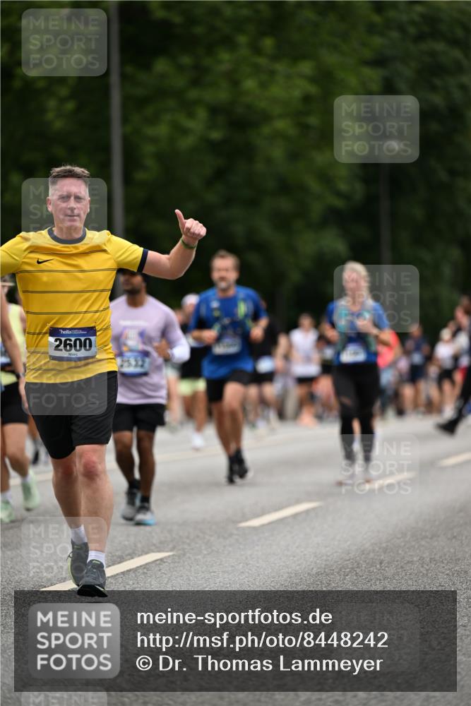 29.06.2025 - hella hamburg halbmarathon Dr. Thomas Lammeyer http://msf.ph/oto/8448242 29.06.2025 10:58:47 Kennedybrücke 1822, 2600, 3249, 3364, 3857, 4039, 4323, 4720, 4838, 5185, 5309, 5815, 5856, 5933, 6468, 6583, 6987, 7670, 7874, 7946, 7986, 9130, 9503, 11354 meine-sportfotos.de