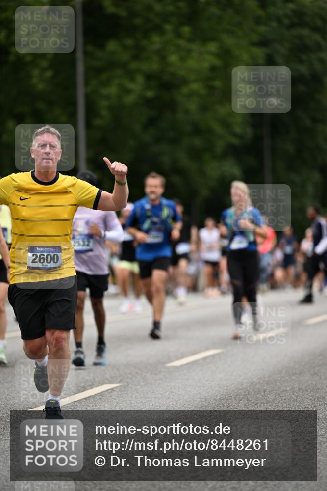 29.06.2025 - hella hamburg halbmarathon Dr. Thomas Lammeyer http://msf.ph/oto/8448261 29.06.2025 10:58:47 Kennedybrücke 1822, 2600, 3249, 3364, 3857, 4039, 4323, 4720, 4838, 5185, 5309, 5815, 5856, 5933, 6468, 6583, 6987, 7670, 7874, 7946, 7986, 9130, 9503, 11354 meine-sportfotos.de