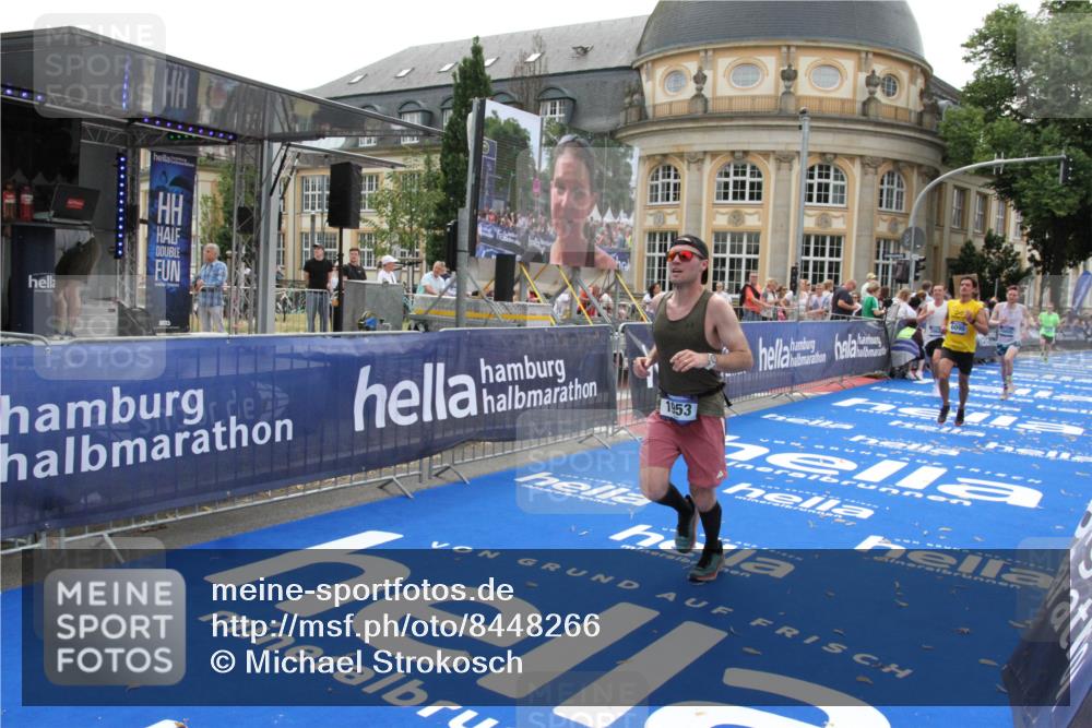 29.06.2025 - hella hamburg halbmarathon Michael Strokosch http://msf.ph/oto/8448266 29.06.2025 10:28:46 Ziel 1953, 2604, 3968, 6090, 10222, 15655, 17213, 17428 meine-sportfotos.de