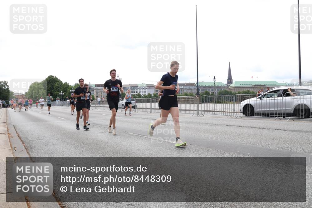 29.06.2025 - hella hamburg halbmarathon Lena Gebhardt http://msf.ph/oto/8448309 29.06.2025 10:30:29 Lombardsbrücke 1593, 21, 4575, 1059, 1547, 1647, 2569, 2754, 2755, 2901, 3281, 3443, 3573, 4198, 4575, 4819, 6344, 6598, 6616, 6626, 7071, 7120, 8792, 9830, 10880, 11984, 12349, 12350, 12460, 12461, 12504, 12687, 12688, 12710, 13418, 14216, 14304, 14421, 15299, 15757, 15789, 15938, 16182, 16504, 16601, 16604, 16735, 16769, 16791, 16864, 18046, 18362, 18503, 18671, 18795, 18860 meine-sportfotos.de