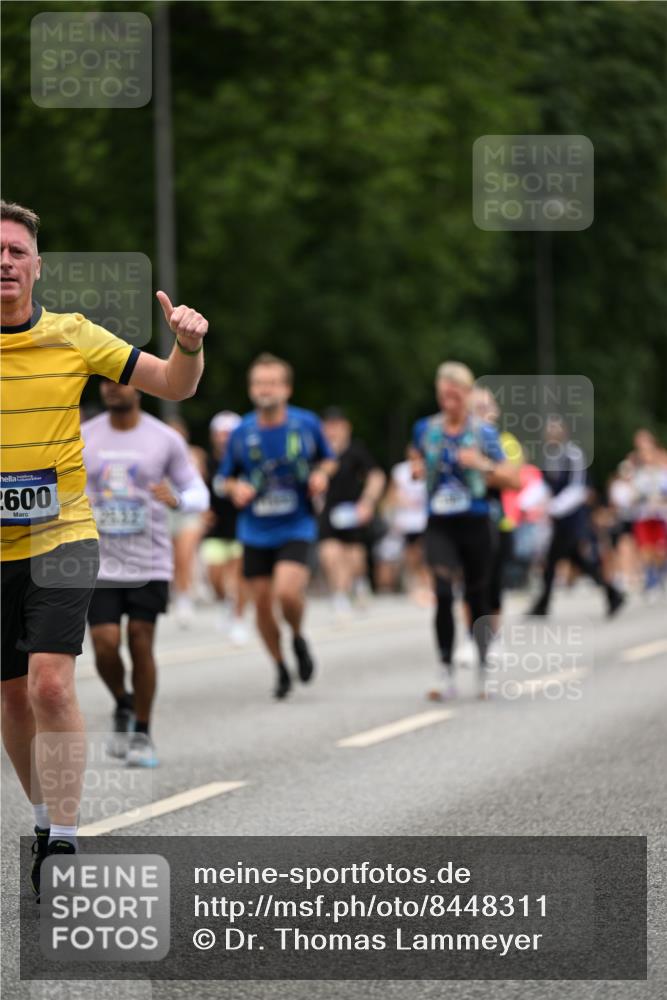 29.06.2025 - hella hamburg halbmarathon Dr. Thomas Lammeyer http://msf.ph/oto/8448311 29.06.2025 10:58:48 Kennedybrücke 1779, 1822, 2600, 3249, 3364, 3857, 4039, 4323, 4720, 4838, 5185, 5309, 5815, 5856, 5933, 6468, 6583, 6987, 7670, 7874, 7946, 7986, 9130, 11354 meine-sportfotos.de