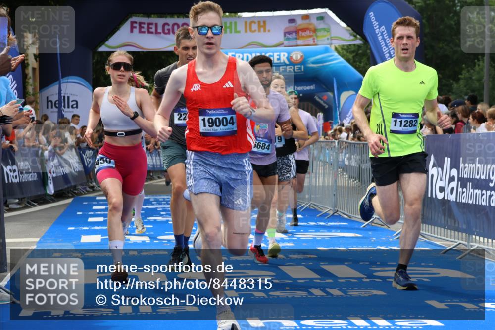 29.06.2025 - hella hamburg halbmarathon Strokosch-Dieckow http://msf.ph/oto/8448315 29.06.2025 10:38:44 Ziel 2296, 2719, 4148, 5248, 6684, 8450, 9264, 9403, 9540, 10218, 11055, 11281, 11282, 12772, 13755, 13800, 14093, 15372, 18188, 19004 meine-sportfotos.de