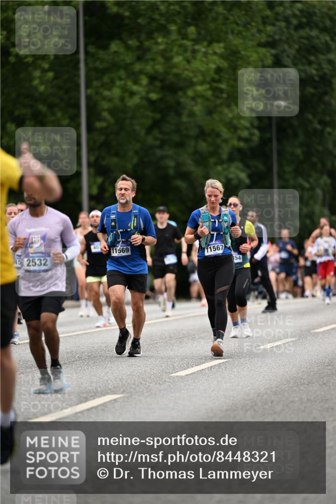 29.06.2025 - hella hamburg halbmarathon Dr. Thomas Lammeyer http://msf.ph/oto/8448321 29.06.2025 10:58:48 Kennedybrücke 1779, 1822, 2600, 3249, 3364, 3857, 4039, 4323, 4720, 4838, 5185, 5309, 5815, 5856, 5933, 6468, 6583, 6987, 7670, 7874, 7946, 7986, 9130, 11354 meine-sportfotos.de