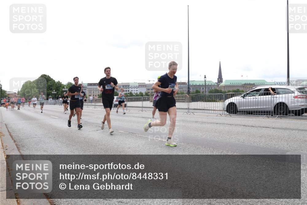29.06.2025 - hella hamburg halbmarathon Lena Gebhardt http://msf.ph/oto/8448331 29.06.2025 10:30:29 Lombardsbrücke 15938, 4575, 1686, 1059, 1547, 1647, 2569, 2754, 2755, 2901, 3281, 3443, 3573, 4198, 4575, 4819, 6344, 6598, 6616, 6626, 7071, 7120, 8792, 9830, 10880, 11984, 12349, 12350, 12460, 12461, 12504, 12687, 12688, 12710, 13418, 14216, 14304, 14421, 15299, 15757, 15789, 15938, 16182, 16504, 16601, 16604, 16735, 16769, 16791, 16864, 18046, 18362, 18503, 18671, 18795, 18860 meine-sportfotos.de