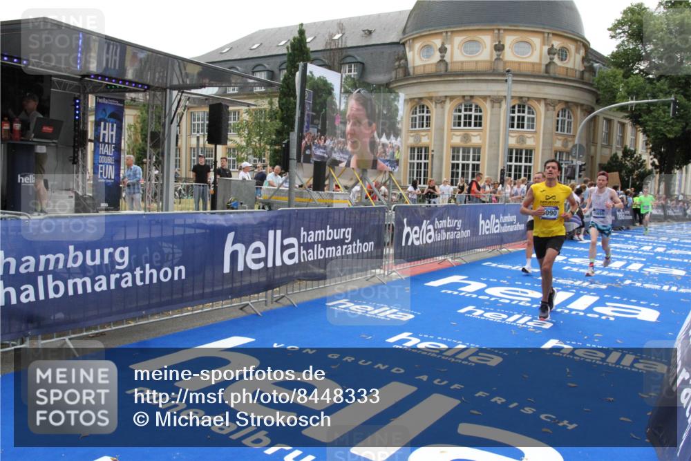 29.06.2025 - hella hamburg halbmarathon Michael Strokosch http://msf.ph/oto/8448333 29.06.2025 10:28:47 Ziel 1953, 2604, 3968, 6090, 10486, 15655, 17428, 18763 meine-sportfotos.de