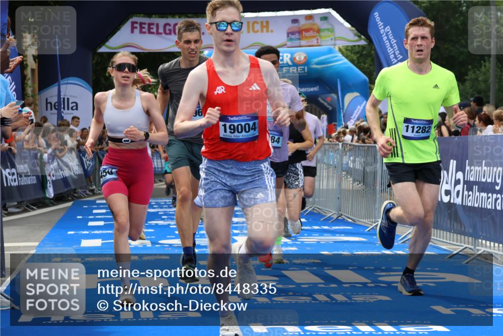 29.06.2025 - hella hamburg halbmarathon Strokosch-Dieckow http://msf.ph/oto/8448335 29.06.2025 10:38:44 Ziel 2296, 2719, 4148, 5248, 6684, 8450, 9264, 9403, 9540, 10218, 11055, 11281, 11282, 12772, 13755, 13800, 14093, 15372, 18188, 19004 meine-sportfotos.de