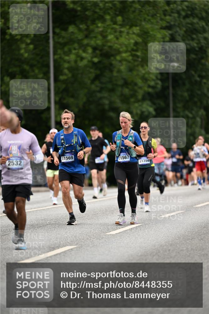 29.06.2025 - hella hamburg halbmarathon Dr. Thomas Lammeyer http://msf.ph/oto/8448355 29.06.2025 10:58:49 Kennedybrücke 1779, 1822, 2600, 3249, 3364, 3857, 4039, 4720, 4838, 5185, 5309, 5815, 5856, 5933, 6583, 6987, 7670, 7874, 7946, 7986, 9130, 9764, 11354 meine-sportfotos.de