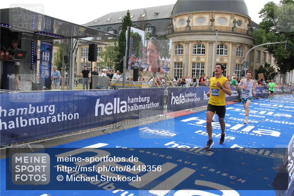 29.06.2025 - hella hamburg halbmarathon Michael Strokosch http://msf.ph/oto/8448356 29.06.2025 10:28:47 Ziel 1953, 2604, 3968, 6090, 10486, 15655, 17428, 18763 meine-sportfotos.de