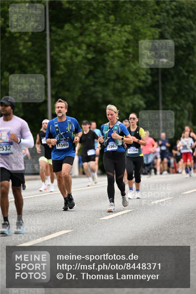 29.06.2025 - hella hamburg halbmarathon Dr. Thomas Lammeyer http://msf.ph/oto/8448371 29.06.2025 10:58:49 Kennedybrücke 1779, 1822, 2600, 3249, 3364, 3857, 4039, 4720, 4838, 5185, 5309, 5815, 5856, 5933, 6583, 6987, 7670, 7874, 7946, 7986, 9130, 9764, 11354 meine-sportfotos.de