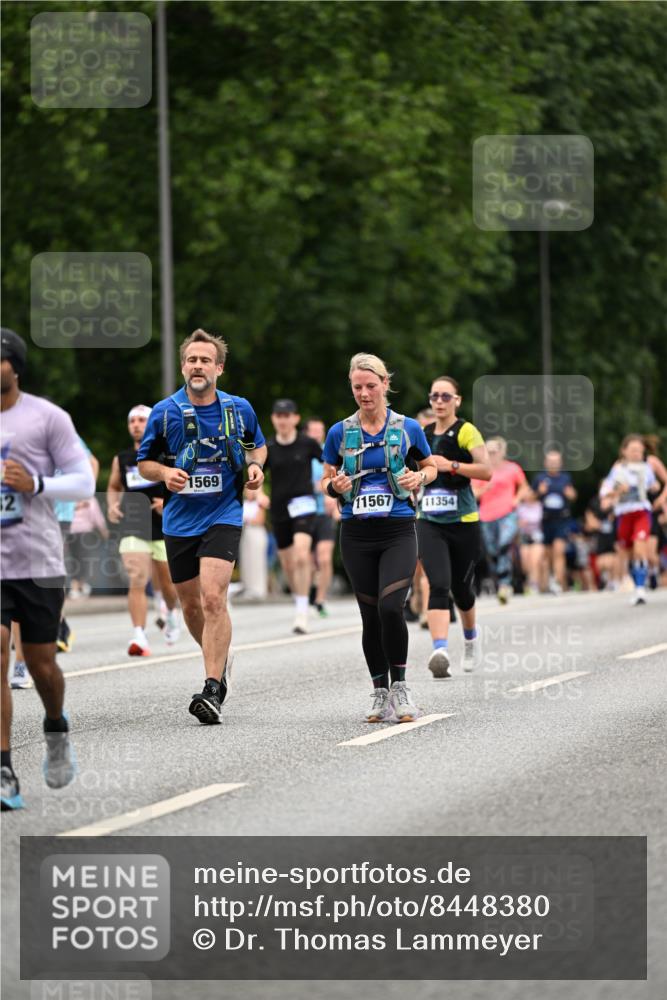 29.06.2025 - hella hamburg halbmarathon Dr. Thomas Lammeyer http://msf.ph/oto/8448380 29.06.2025 10:58:49 Kennedybrücke 1779, 1822, 2600, 3249, 3364, 3857, 4039, 4720, 4838, 5185, 5309, 5815, 5856, 5933, 6583, 6987, 7670, 7874, 7946, 7986, 9130, 9764, 11354 meine-sportfotos.de