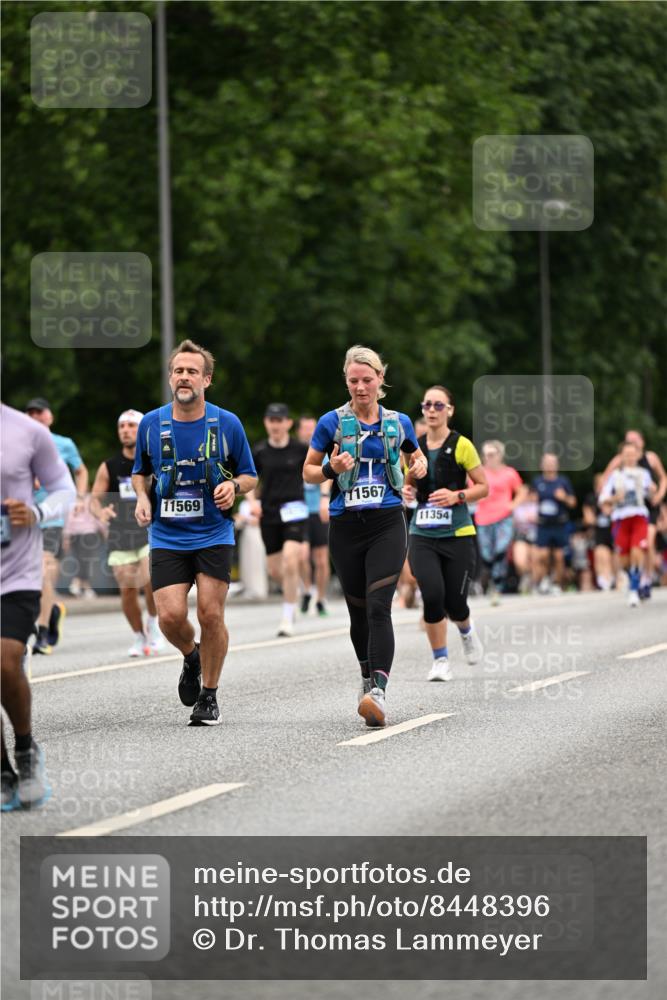 29.06.2025 - hella hamburg halbmarathon Dr. Thomas Lammeyer http://msf.ph/oto/8448396 29.06.2025 10:58:49 Kennedybrücke 1779, 1822, 2600, 3249, 3364, 3857, 4039, 4720, 4838, 5185, 5309, 5815, 5856, 5933, 6583, 6987, 7670, 7874, 7946, 7986, 9130, 9764, 11354 meine-sportfotos.de