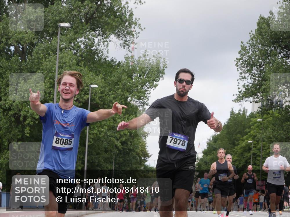 29.06.2025 - hella hamburg halbmarathon Luisa Fischer http://msf.ph/oto/8448410 29.06.2025 10:30:40 Kennedybrücke 8085, 7978, 8215, 4, 11740, 2080, 2643, 5369, 5495, 7314, 7944, 7978, 8085, 8215, 9567 meine-sportfotos.de