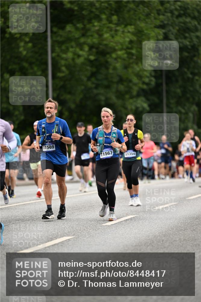29.06.2025 - hella hamburg halbmarathon Dr. Thomas Lammeyer http://msf.ph/oto/8448417 29.06.2025 10:58:49 Kennedybrücke 1779, 1822, 2600, 3249, 3364, 3857, 4039, 4720, 4838, 5185, 5309, 5815, 5856, 5933, 6583, 6987, 7670, 7874, 7946, 7986, 9130, 9764, 11354 meine-sportfotos.de