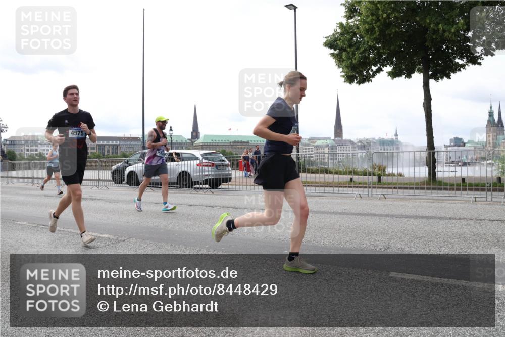 29.06.2025 - hella hamburg halbmarathon Lena Gebhardt http://msf.ph/oto/8448429 29.06.2025 10:30:30 Lombardsbrücke 4575, 1578, 1059, 1547, 1647, 2569, 2754, 2755, 2901, 3281, 3443, 3573, 4198, 4575, 4819, 6344, 6556, 6598, 6616, 6626, 7071, 7120, 9830, 10880, 11984, 12349, 12350, 12460, 12461, 12504, 12687, 12688, 12710, 13418, 14216, 14304, 14421, 15299, 15757, 15789, 15938, 16182, 16504, 16601, 16604, 16735, 16769, 16791, 16864, 18046, 18362, 18503, 18671, 18795, 18860 meine-sportfotos.de