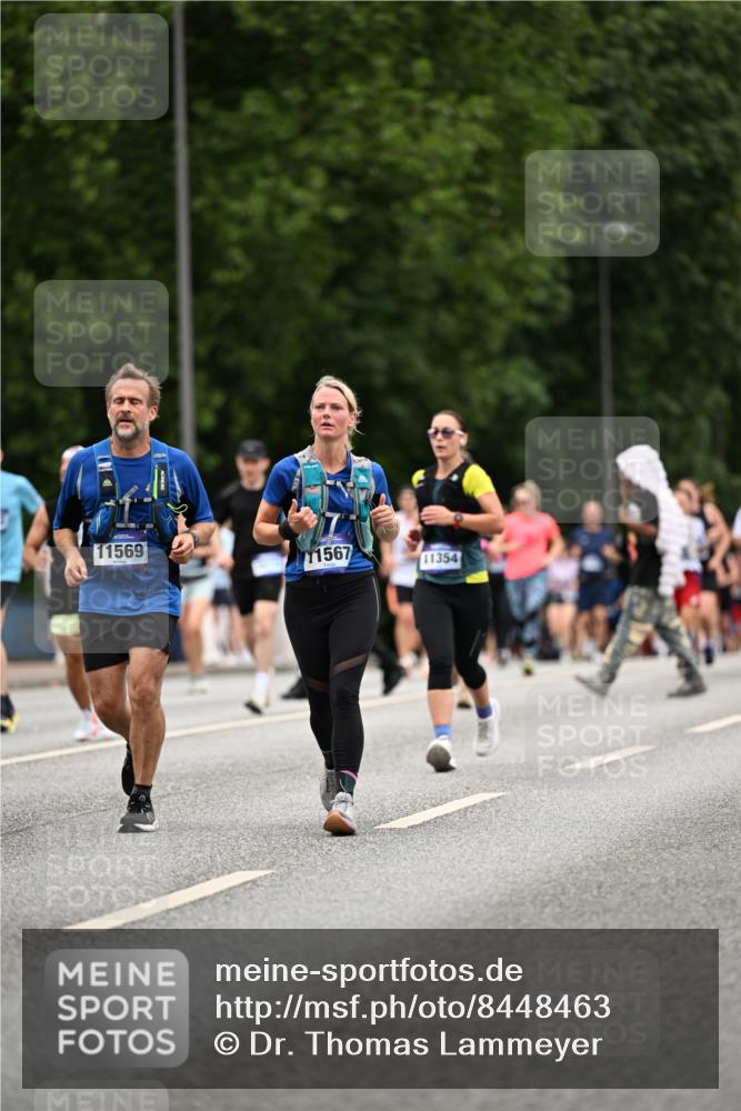 29.06.2025 - hella hamburg halbmarathon Dr. Thomas Lammeyer http://msf.ph/oto/8448463 29.06.2025 10:58:50 Kennedybrücke 1779, 1822, 2600, 3364, 3857, 4039, 4720, 4838, 5185, 5309, 5815, 5856, 5933, 6583, 6987, 7670, 7874, 7946, 7986, 9130, 9764, 11354 meine-sportfotos.de