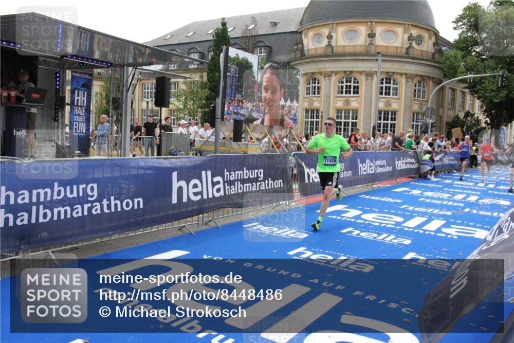 29.06.2025 - hella hamburg halbmarathon Michael Strokosch http://msf.ph/oto/8448486 29.06.2025 10:28:50 Ziel 2604, 3968, 6090, 10486, 15655, 17428, 18763 meine-sportfotos.de
