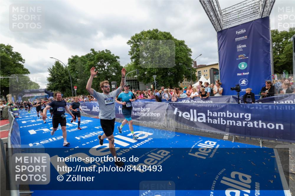 29.06.2025 - hella hamburg halbmarathon Zöllner http://msf.ph/oto/8448493 29.06.2025 10:58:24 Ziel 1595, 4550, 4592, 4708, 5347, 6138, 6147, 9230, 9485, 11645, 11808, 14355, 15434, 18266, 18891 meine-sportfotos.de