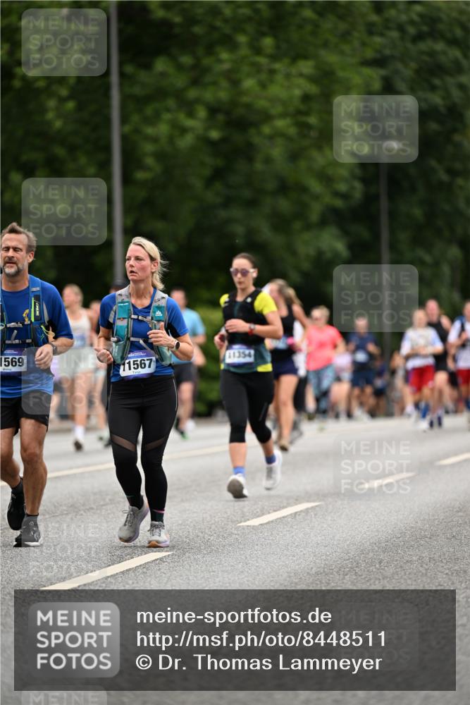 29.06.2025 - hella hamburg halbmarathon Dr. Thomas Lammeyer http://msf.ph/oto/8448511 29.06.2025 10:58:50 Kennedybrücke 1779, 1822, 2600, 3364, 3857, 4039, 4720, 4838, 5185, 5309, 5815, 5856, 5933, 6583, 6987, 7670, 7874, 7946, 7986, 9130, 9764, 11354 meine-sportfotos.de