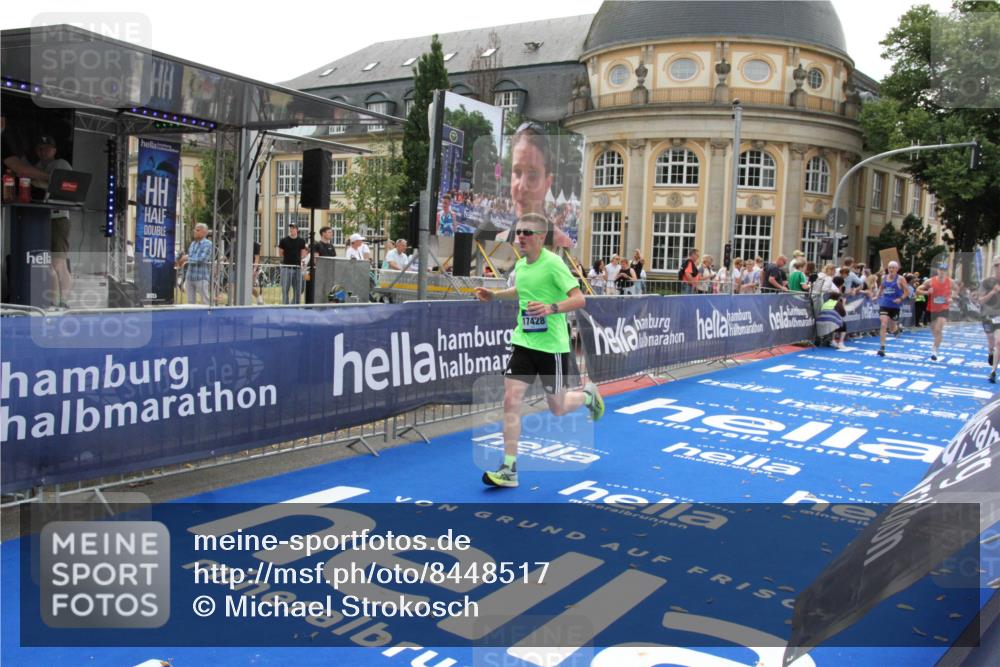 29.06.2025 - hella hamburg halbmarathon Michael Strokosch http://msf.ph/oto/8448517 29.06.2025 10:28:51 Ziel 2604, 10486, 17428, 18763 meine-sportfotos.de