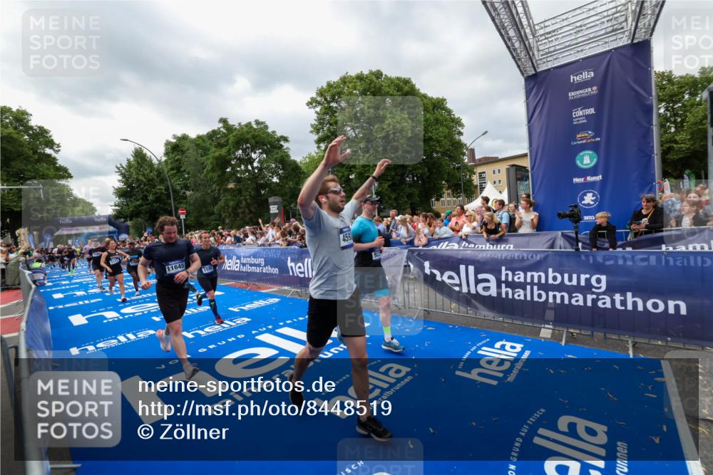 29.06.2025 - hella hamburg halbmarathon Zöllner http://msf.ph/oto/8448519 29.06.2025 10:58:24 Ziel 1595, 4550, 4592, 4708, 5347, 6138, 6147, 9230, 9485, 11645, 11808, 14355, 15434, 18266, 18891 meine-sportfotos.de