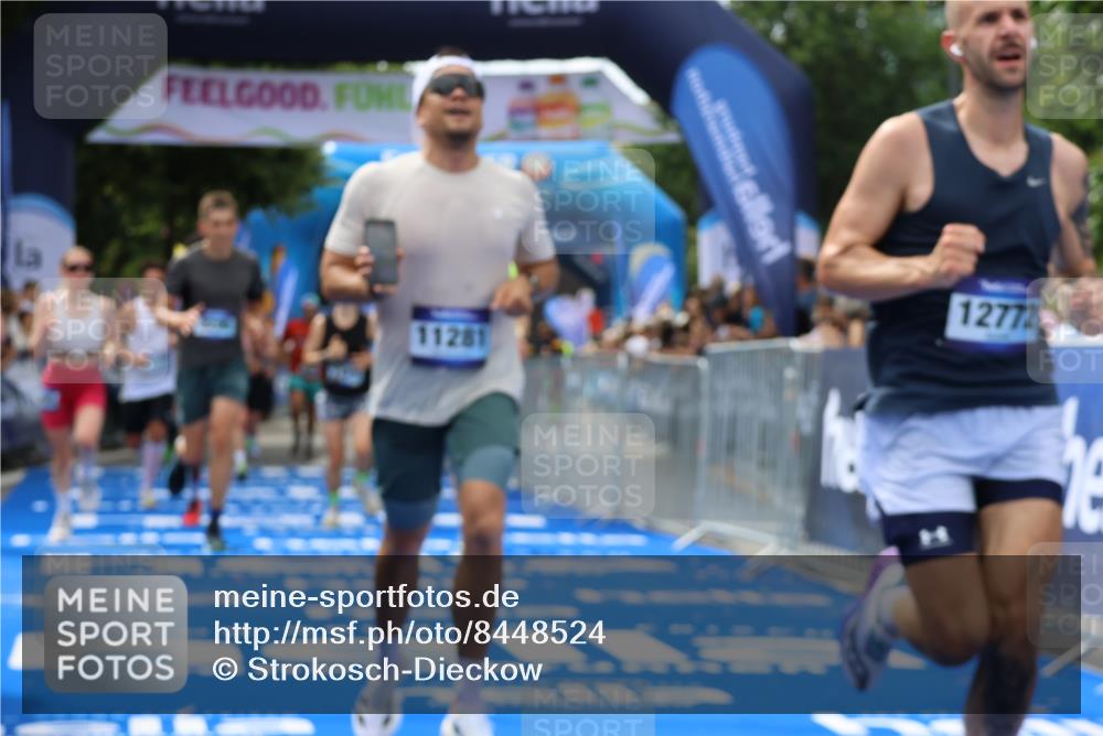 29.06.2025 - hella hamburg halbmarathon Strokosch-Dieckow http://msf.ph/oto/8448524 29.06.2025 10:38:42 Ziel 2296, 2719, 4148, 5248, 6684, 8450, 9264, 9403, 9540, 10218, 11055, 11281, 11282, 12772, 13755, 13800, 14093, 15372, 17154, 18188, 19004 meine-sportfotos.de