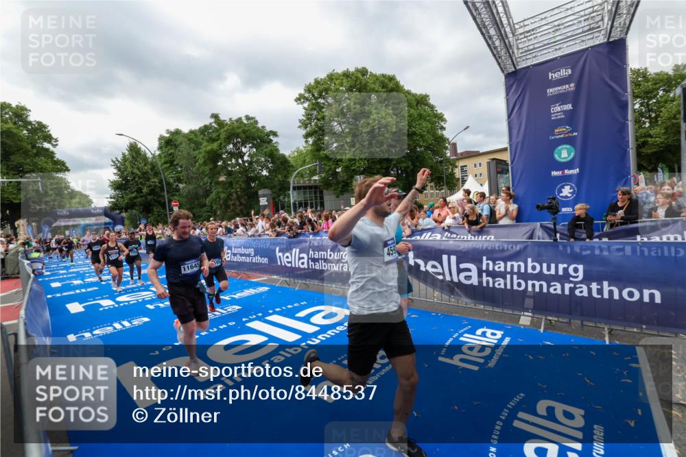 29.06.2025 - hella hamburg halbmarathon Zöllner http://msf.ph/oto/8448537 29.06.2025 10:58:24 Ziel 1595, 4550, 4592, 4708, 5347, 6138, 6147, 9230, 9485, 11645, 11808, 14355, 15434, 18266, 18891 meine-sportfotos.de