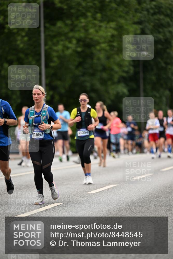 29.06.2025 - hella hamburg halbmarathon Dr. Thomas Lammeyer http://msf.ph/oto/8448545 29.06.2025 10:58:51 Kennedybrücke 1779, 1822, 2600, 3364, 3857, 4039, 4720, 5185, 5309, 5815, 5856, 5933, 6583, 6987, 6988, 7670, 7874, 7946, 7986, 9130, 9764, 11354 meine-sportfotos.de