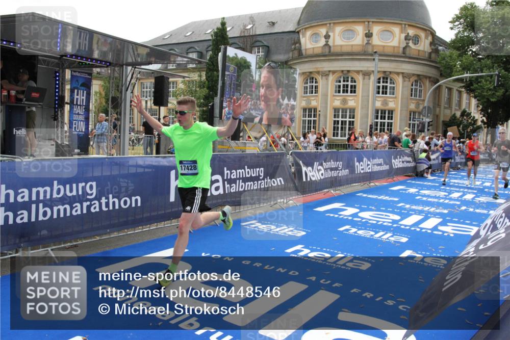29.06.2025 - hella hamburg halbmarathon Michael Strokosch http://msf.ph/oto/8448546 29.06.2025 10:28:51 Ziel 2604, 10486, 17428, 18763 meine-sportfotos.de