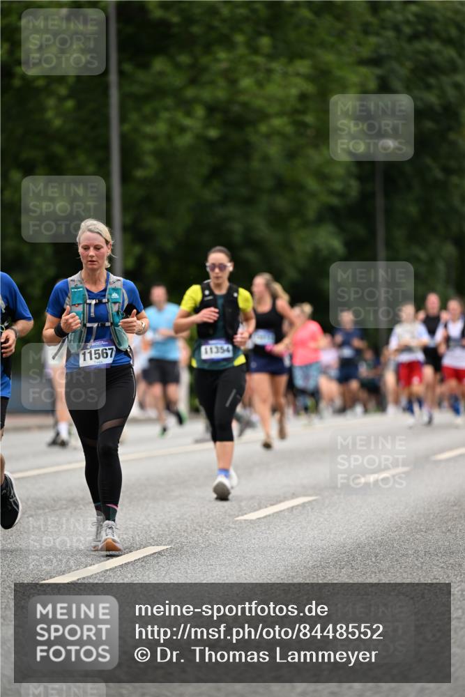 29.06.2025 - hella hamburg halbmarathon Dr. Thomas Lammeyer http://msf.ph/oto/8448552 29.06.2025 10:58:51 Kennedybrücke 1779, 1822, 2600, 3364, 3857, 4039, 4720, 5185, 5309, 5815, 5856, 5933, 6583, 6987, 6988, 7670, 7874, 7946, 7986, 9130, 9764, 11354 meine-sportfotos.de