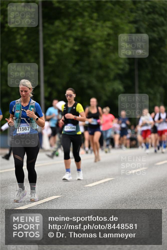 29.06.2025 - hella hamburg halbmarathon Dr. Thomas Lammeyer http://msf.ph/oto/8448581 29.06.2025 10:58:51 Kennedybrücke 1779, 1822, 2600, 3364, 3857, 4039, 4720, 5185, 5309, 5815, 5856, 5933, 6583, 6987, 6988, 7670, 7874, 7946, 7986, 9130, 9764, 11354 meine-sportfotos.de