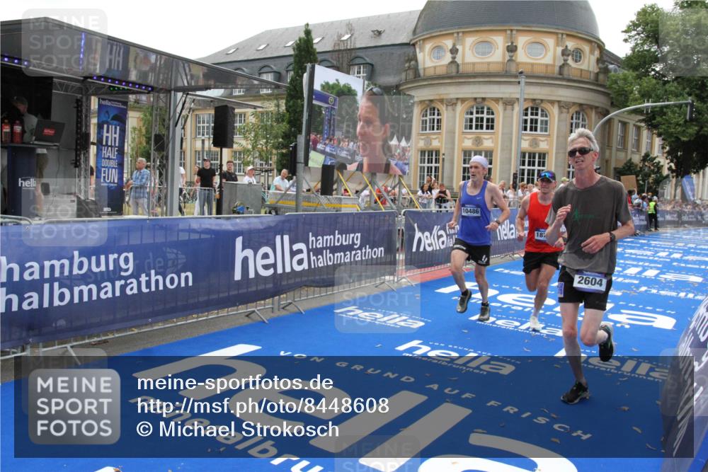 29.06.2025 - hella hamburg halbmarathon Michael Strokosch http://msf.ph/oto/8448608 29.06.2025 10:28:53 Ziel 2604, 10486, 17428, 18763 meine-sportfotos.de