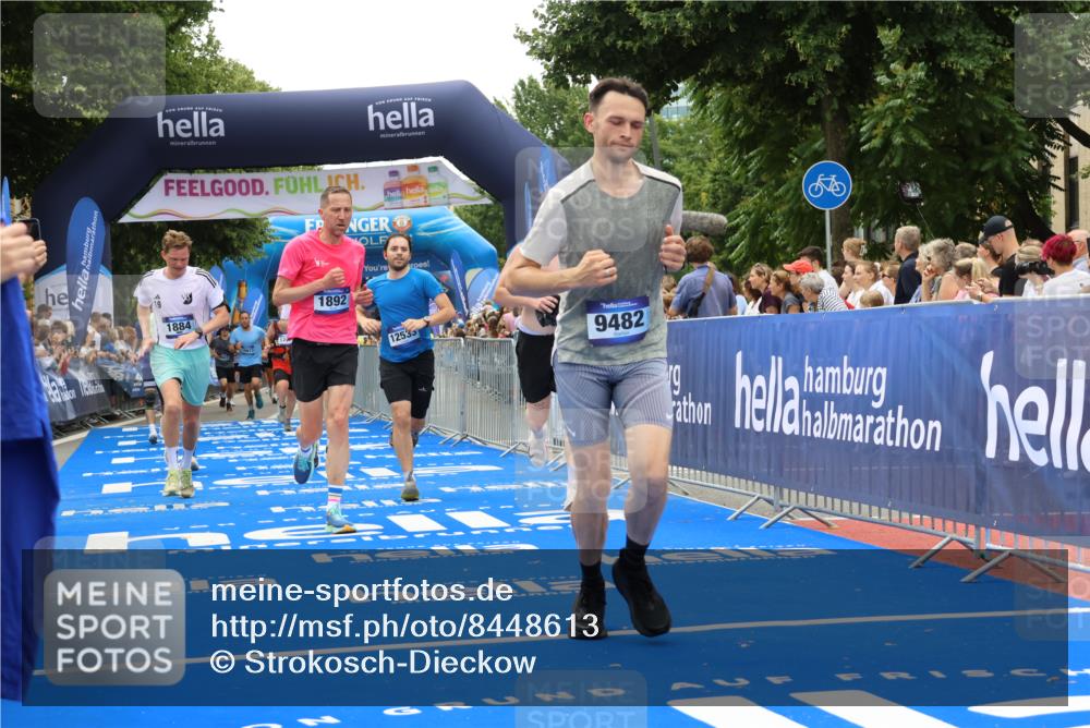 29.06.2025 - hella hamburg halbmarathon Strokosch-Dieckow http://msf.ph/oto/8448613 29.06.2025 10:48:46 Ziel 1094, 1884, 1892, 2442, 9482, 9661, 11519, 12421, 12533, 13009, 13976, 14511, 15309, 15384, 16653, 17007, 17127, 18873 meine-sportfotos.de