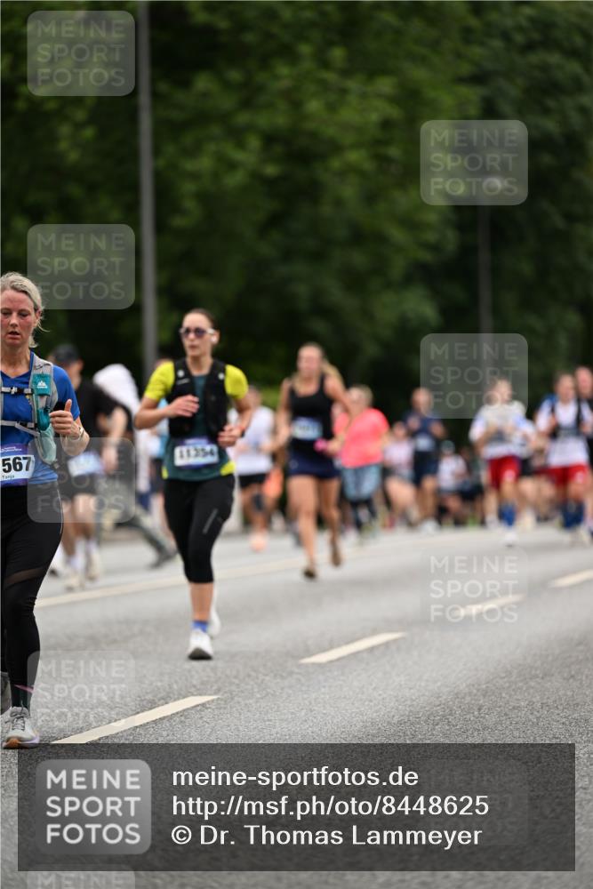 29.06.2025 - hella hamburg halbmarathon Dr. Thomas Lammeyer http://msf.ph/oto/8448625 29.06.2025 10:58:52 Kennedybrücke 1779, 1822, 2600, 3364, 3857, 4039, 4720, 5185, 5309, 5815, 5856, 5933, 6583, 6987, 6988, 7670, 7874, 7946, 7986, 9130, 9764, 11354 meine-sportfotos.de
