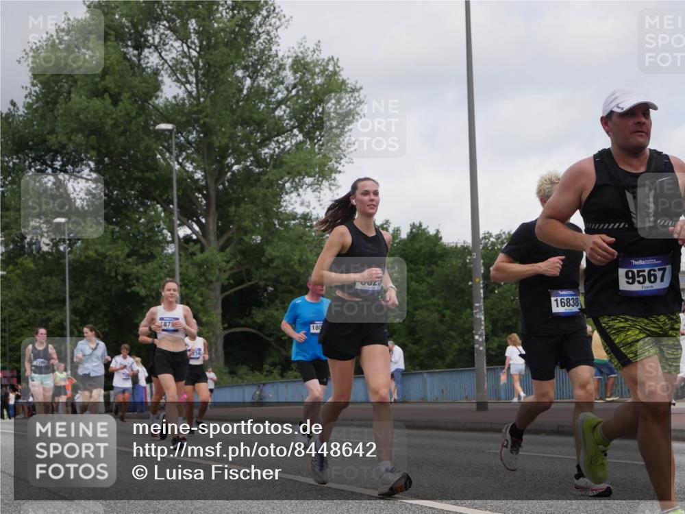 29.06.2025 - hella hamburg halbmarathon Luisa Fischer http://msf.ph/oto/8448642 29.06.2025 10:30:50 Kennedybrücke 87, 180, 16838, 9567, 1793, 2080, 5369, 5825, 7234, 7944, 9567 meine-sportfotos.de