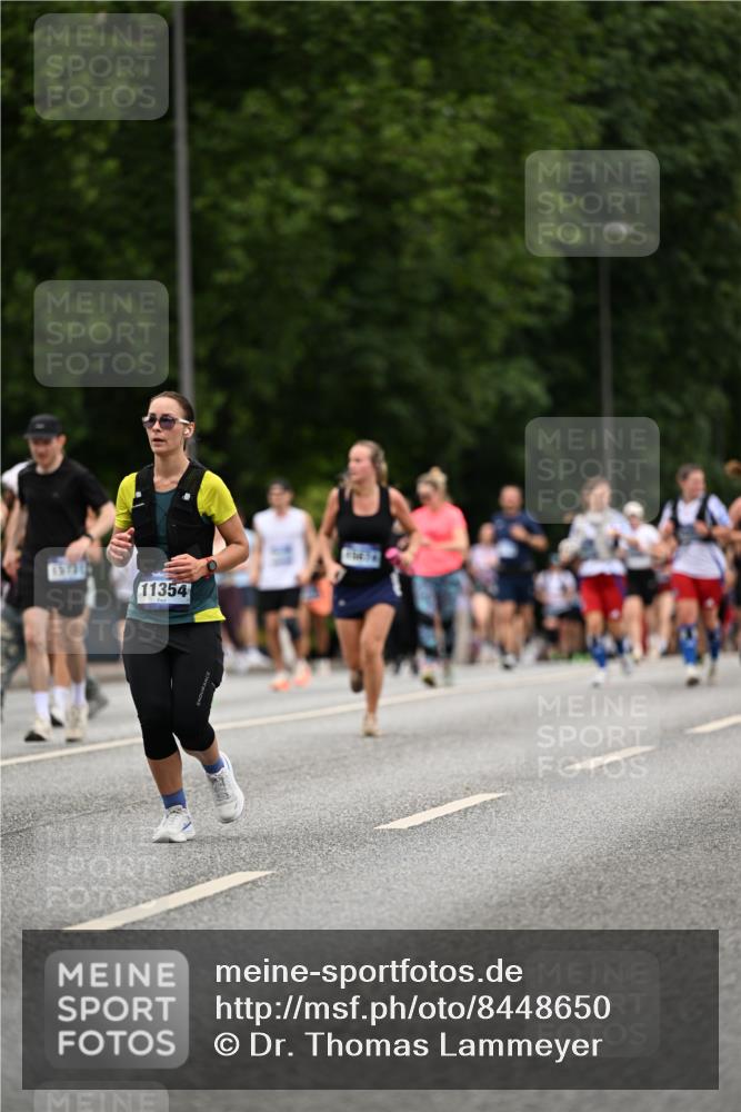 29.06.2025 - hella hamburg halbmarathon Dr. Thomas Lammeyer http://msf.ph/oto/8448650 29.06.2025 10:58:52 Kennedybrücke 1779, 1822, 2600, 3364, 3857, 4039, 4720, 5185, 5309, 5815, 5856, 5933, 6583, 6987, 6988, 7670, 7874, 7946, 7986, 9130, 9764, 11354 meine-sportfotos.de