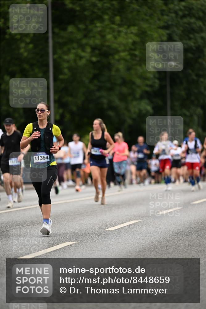 29.06.2025 - hella hamburg halbmarathon Dr. Thomas Lammeyer http://msf.ph/oto/8448659 29.06.2025 10:58:52 Kennedybrücke 1779, 1822, 2600, 3364, 3857, 4039, 4720, 5185, 5309, 5815, 5856, 5933, 6583, 6987, 6988, 7670, 7874, 7946, 7986, 9130, 9764, 11354 meine-sportfotos.de