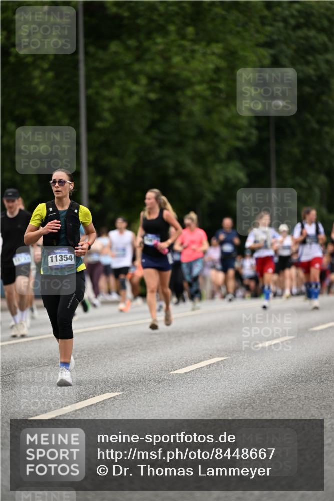 29.06.2025 - hella hamburg halbmarathon Dr. Thomas Lammeyer http://msf.ph/oto/8448667 29.06.2025 10:58:52 Kennedybrücke 1779, 1822, 2600, 3364, 3857, 4039, 4720, 5185, 5309, 5815, 5856, 5933, 6583, 6987, 6988, 7670, 7874, 7946, 7986, 9130, 9764, 11354 meine-sportfotos.de
