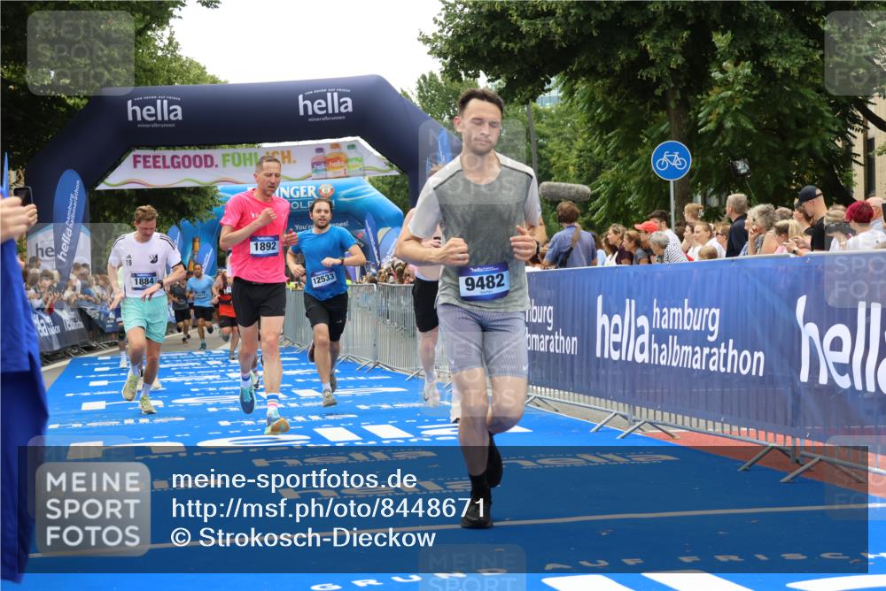 29.06.2025 - hella hamburg halbmarathon Strokosch-Dieckow http://msf.ph/oto/8448671 29.06.2025 10:48:46 Ziel 1094, 1884, 1892, 2442, 9482, 9661, 11519, 12421, 12533, 13009, 13976, 14511, 15309, 15384, 16653, 17007, 17127, 18873 meine-sportfotos.de