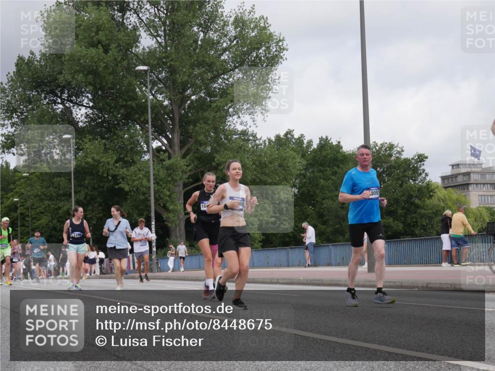 29.06.2025 - hella hamburg halbmarathon Luisa Fischer http://msf.ph/oto/8448675 29.06.2025 10:30:52 Kennedybrücke 15123, 18, 8097, 1148, 1793, 2080, 4372, 5825, 7234, 8327, 9567 meine-sportfotos.de