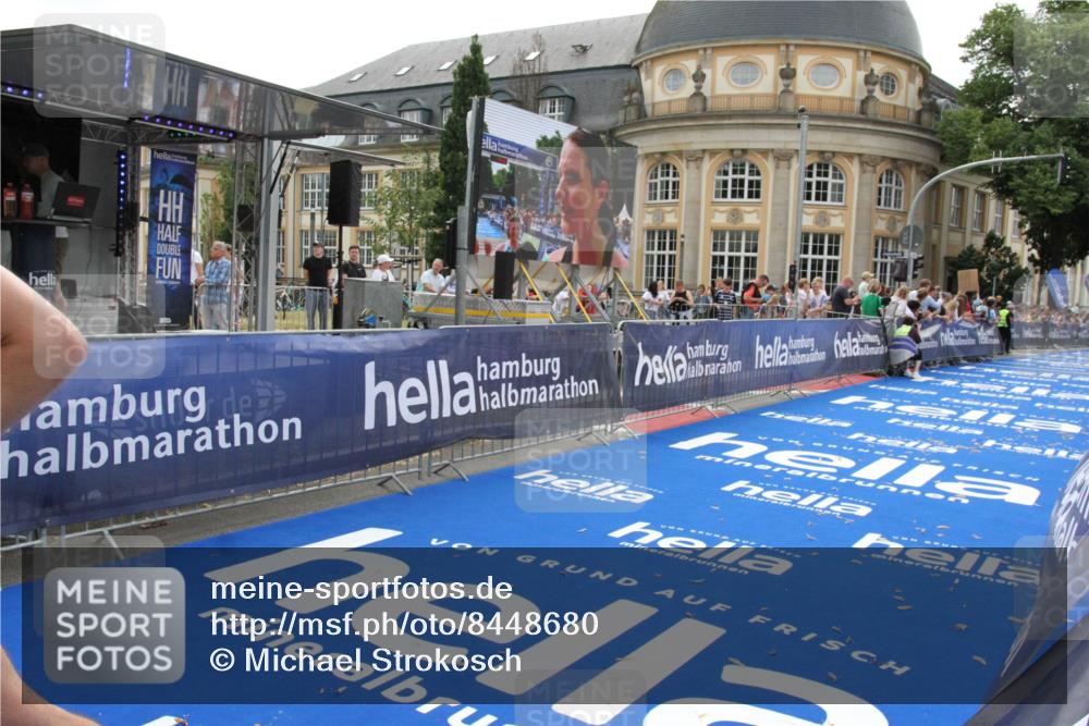 29.06.2025 - hella hamburg halbmarathon Michael Strokosch http://msf.ph/oto/8448680 29.06.2025 10:28:55 Ziel 1827, 2604, 10486, 18763 meine-sportfotos.de