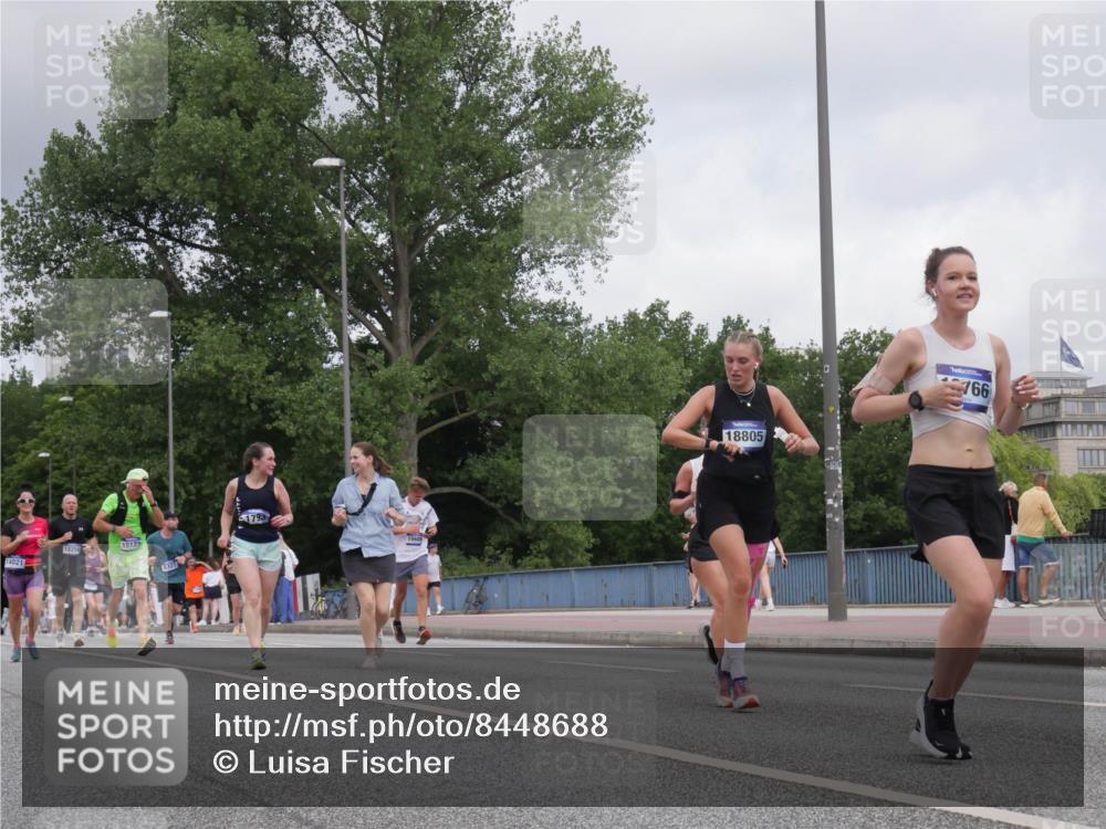 29.06.2025 - hella hamburg halbmarathon Luisa Fischer http://msf.ph/oto/8448688 29.06.2025 10:30:53 Kennedybrücke 18256, 15123, 8327, 15608, 18805, 766, 1148, 1793, 4372, 5825, 7234, 8327, 9567 meine-sportfotos.de