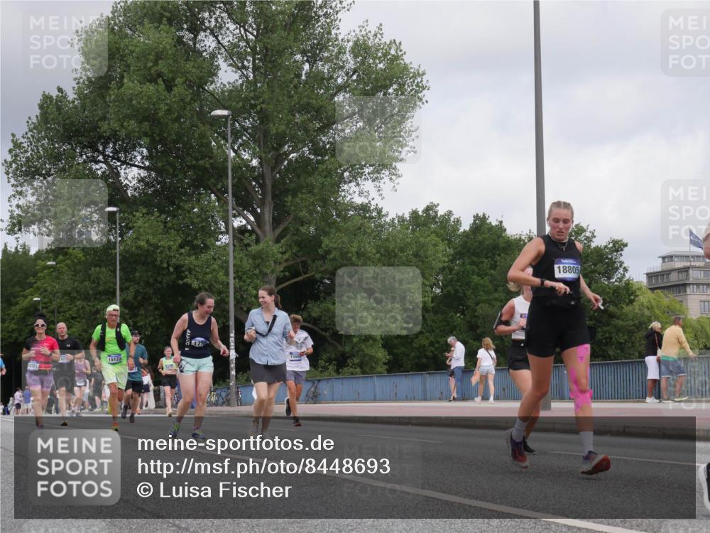 29.06.2025 - hella hamburg halbmarathon Luisa Fischer http://msf.ph/oto/8448693 29.06.2025 10:30:54 Kennedybrücke 15123, 15608, 18805, 1148, 1793, 4372, 5825, 7234, 8327 meine-sportfotos.de