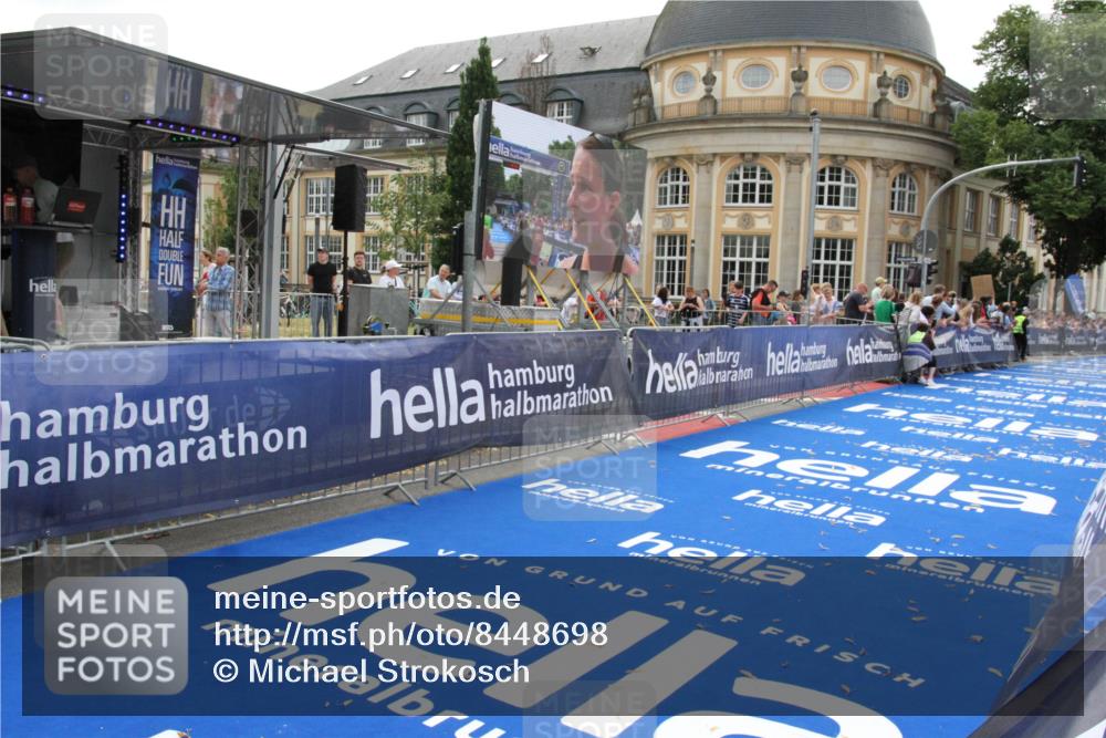 29.06.2025 - hella hamburg halbmarathon Michael Strokosch http://msf.ph/oto/8448698 29.06.2025 10:28:55 Ziel 1827, 2604, 10486, 18763 meine-sportfotos.de