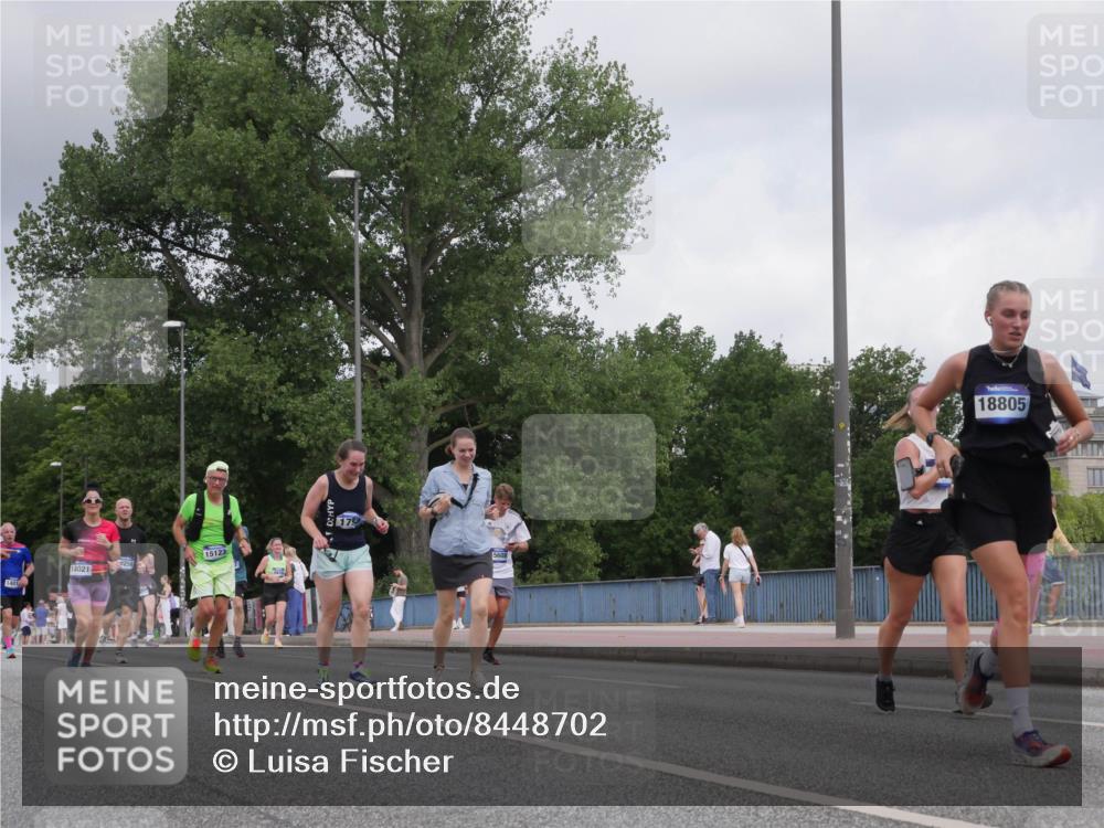 29.06.2025 - hella hamburg halbmarathon Luisa Fischer http://msf.ph/oto/8448702 29.06.2025 10:30:54 Kennedybrücke 1401, 14021, 15123, 18805, 1148, 1793, 4372, 5825, 7234, 8327 meine-sportfotos.de