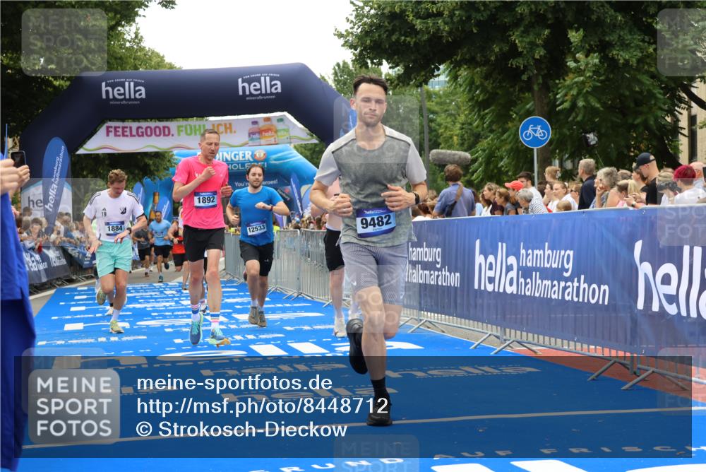 29.06.2025 - hella hamburg halbmarathon Strokosch-Dieckow http://msf.ph/oto/8448712 29.06.2025 10:48:46 Ziel 1094, 1884, 1892, 2442, 9482, 9661, 11519, 12421, 12533, 13009, 13976, 14511, 15309, 15384, 16653, 17007, 17127, 18873 meine-sportfotos.de