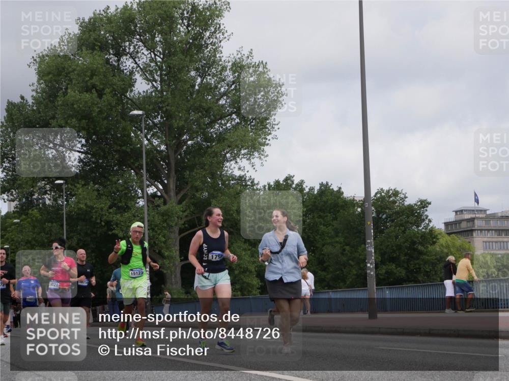 29.06.2025 - hella hamburg halbmarathon Luisa Fischer http://msf.ph/oto/8448726 29.06.2025 10:30:55 Kennedybrücke 72, 14017, 14021, 18256, 15123, 1148, 1793, 4372, 7234, 8327 meine-sportfotos.de