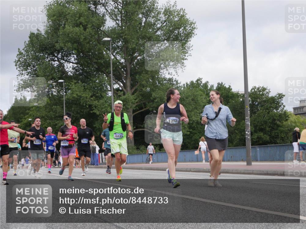 29.06.2025 - hella hamburg halbmarathon Luisa Fischer http://msf.ph/oto/8448733 29.06.2025 10:30:56 Kennedybrücke 4372, 14017, 14021, 15123, 18256, 83, 1793, 1148, 1793, 4372, 5903, 7234, 8327 meine-sportfotos.de