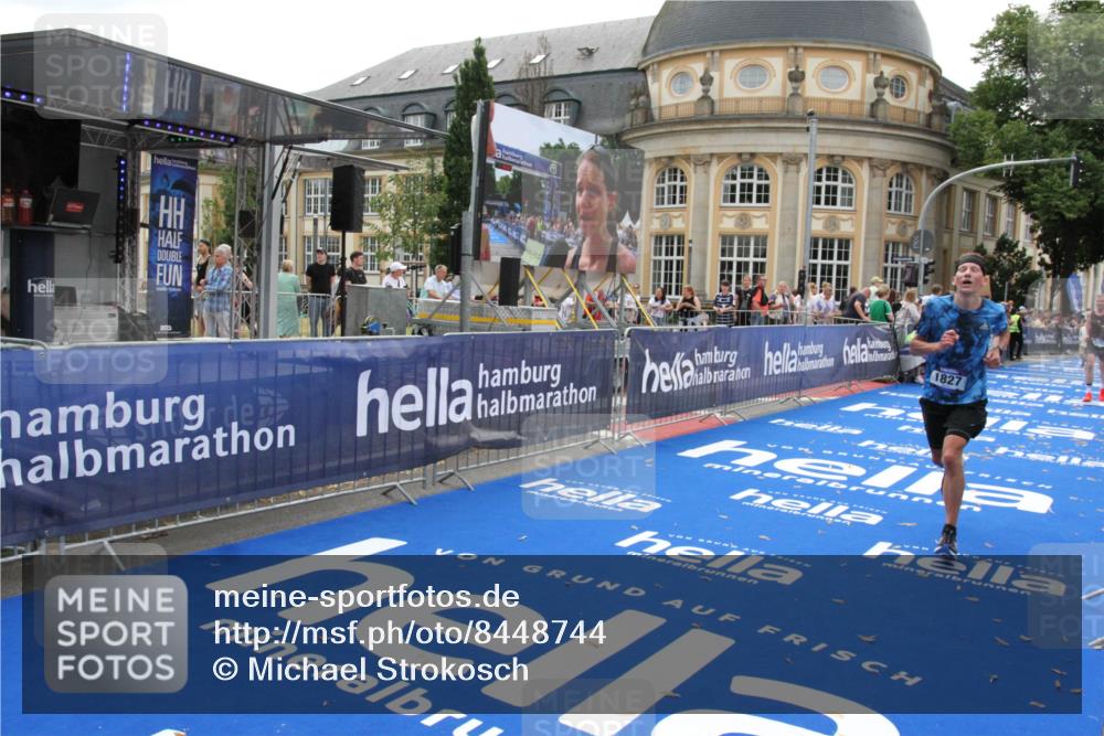 29.06.2025 - hella hamburg halbmarathon Michael Strokosch http://msf.ph/oto/8448744 29.06.2025 10:29:01 Ziel 1827, 18874, 19142 meine-sportfotos.de
