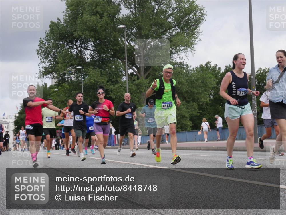 29.06.2025 - hella hamburg halbmarathon Luisa Fischer http://msf.ph/oto/8448748 29.06.2025 10:30:57 Kennedybrücke 402, 20, 1148, 4372, 14021, 18256, 8327, 14012, 15123, 17, 1148, 1530, 1793, 4372, 5903, 7234, 8327 meine-sportfotos.de