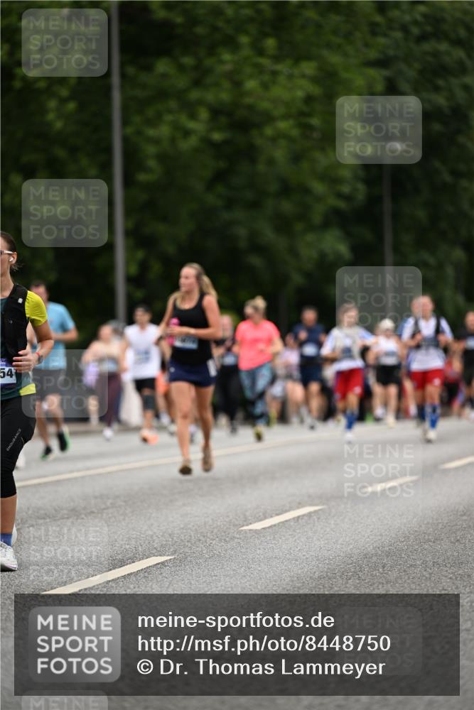 29.06.2025 - hella hamburg halbmarathon Dr. Thomas Lammeyer http://msf.ph/oto/8448750 29.06.2025 10:58:53 Kennedybrücke 1779, 1822, 2600, 3364, 3857, 4039, 4720, 5185, 5309, 5815, 5856, 5933, 6279, 6583, 6987, 6988, 7670, 7874, 7946, 7986, 9130, 9764, 11354 meine-sportfotos.de
